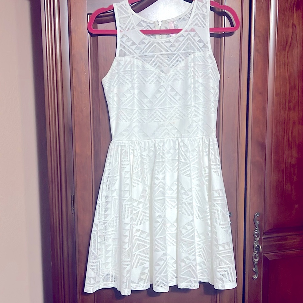 White lace sleeveless dress size S